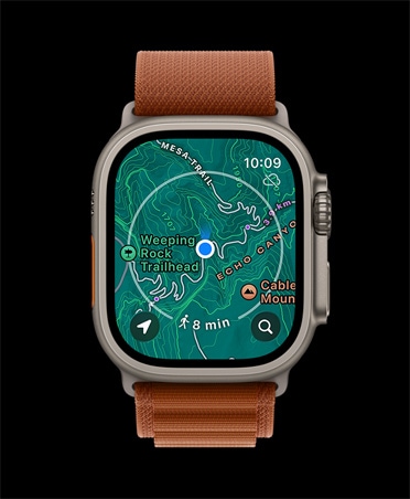 „Apple Watch Ultra 3“, natūralios spalvos, titano korpusas, atsisiųstas žemėlapis, artimiausi maršruto nurodymai, dirželis, terakotos spalvos „Alpine“ apyrankė