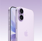 Lavendelfarvet iPhone 17 vist forfra og skråt bagfra med Fusion-dobbeltkamerasystem øverst og knappen Kamerabetjening. Forside med skærm fra kant til kant, Handlingsknap, lydstyrkeknapper og sideknap